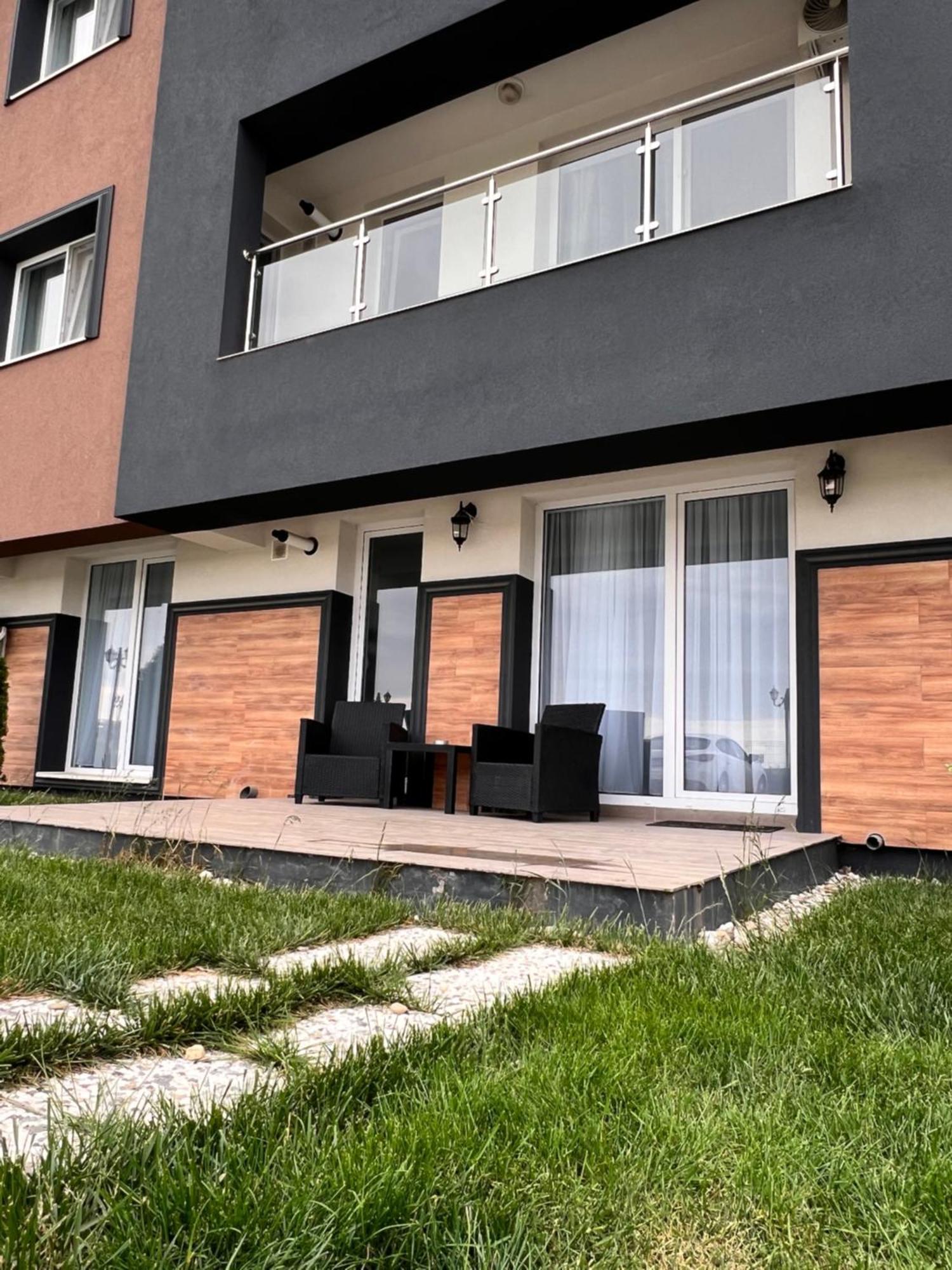Sun Apartments Otopeni Esterno foto
